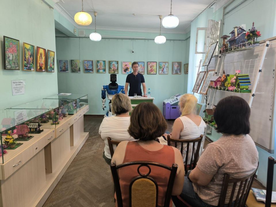 Представители Минкульта ДНР ответили на вопросы трудовых коллективов учреждений Харцызска и Макеевки