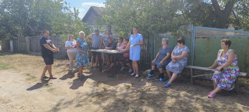 24 июля депутат Тельмановского муниципального совета Вагнер Мария Васильевна провела встречу с жителями села Обильное