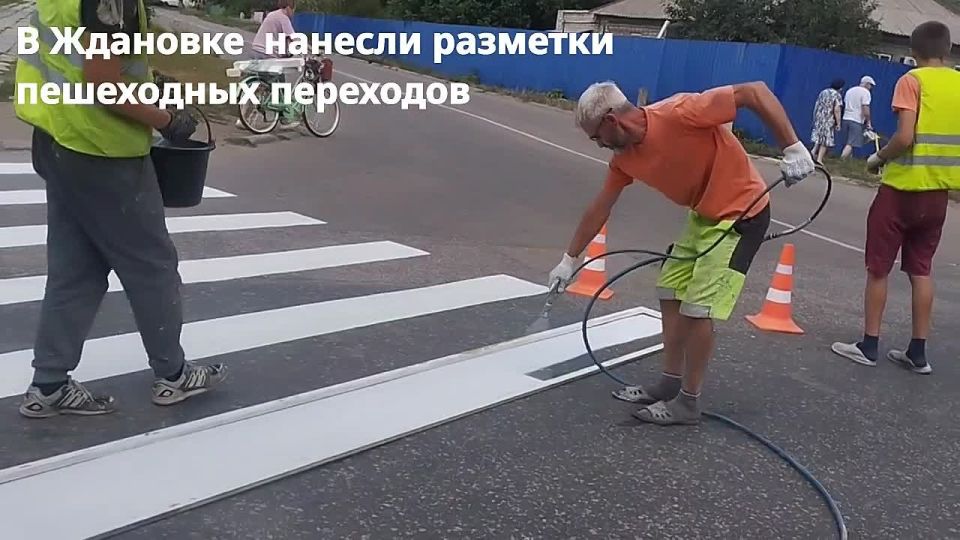 В Ждановке нанесли разметки пешеходных переходов