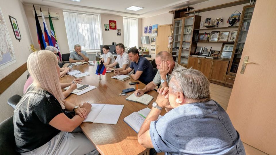 Глава муниципального образования Старобешевский муниципальный округ Николай Михайлов провел оперативное совещание по текущим вопросам