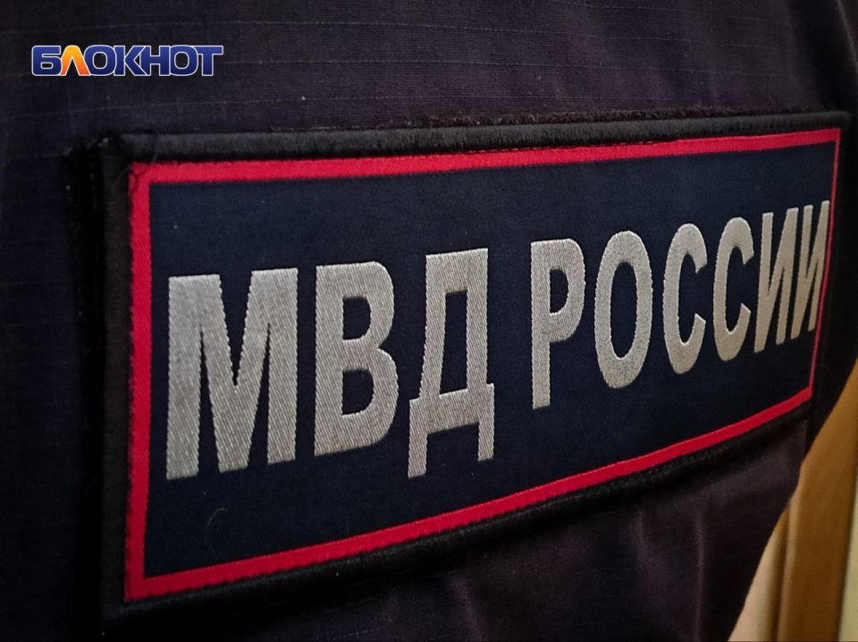 В Мариуполе семейная пара украла тротуарную плитку