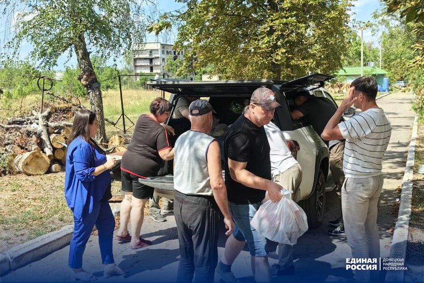 Жители освобождённой Красногоровки получили помощь от Единой России