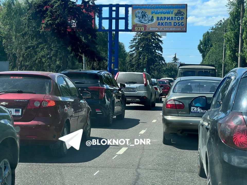 На Макшоссе в сторону Донецка снова пробка