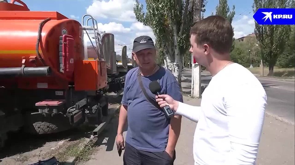 В Донецк на фоне дефицита воды прибыла первая партия водовозов из Москвы