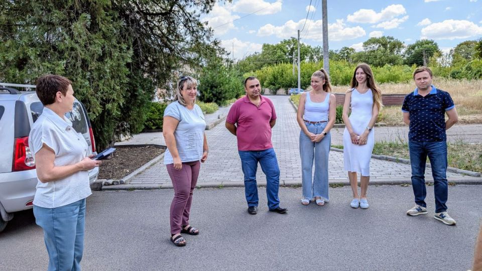 25 июля Управляющий делами администрации Старобешевского муниципального округа Евгения Биатова провела встречу с жителями посёлка Старобешево