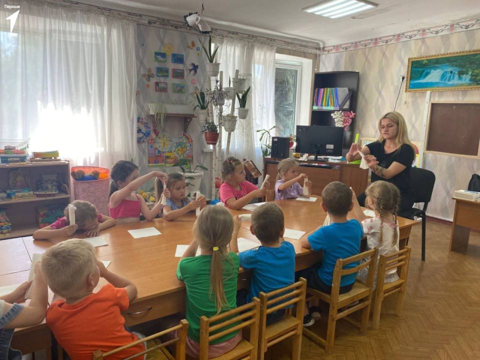 Ангелы Донбасса. В преддверии Дня памяти детей – жертв войны в Донбассе Первые с воспитанниками детского сада №6 провели мастер-класс по изготовлению ангелочков в память погибших деток на Донбассе