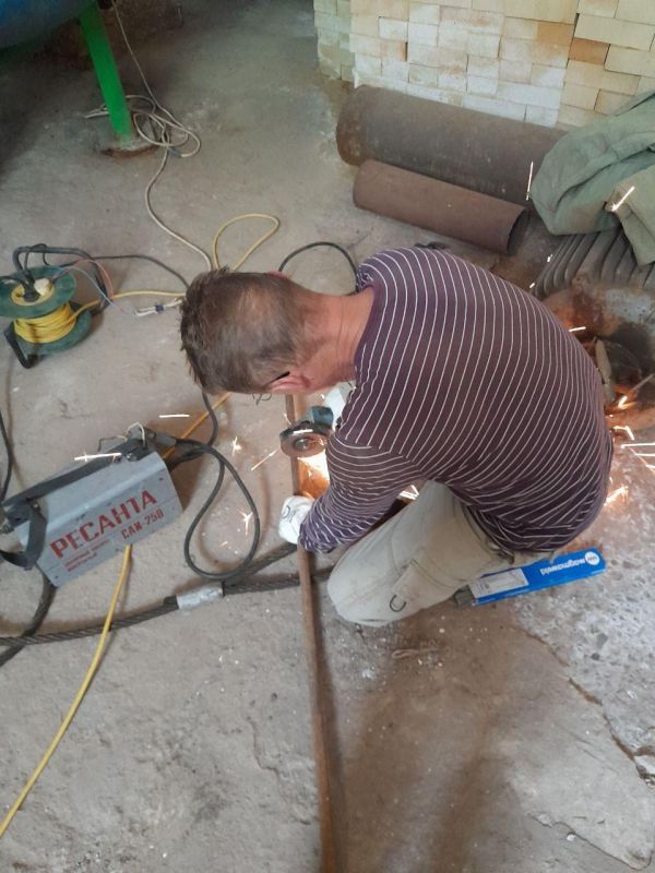 Аварийная бригада Якутии провела сварочные работы в котельных Докучаевска