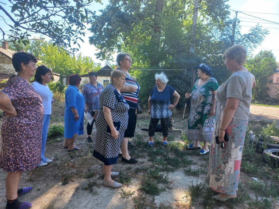 Елена Рязанцева: Сегодня, 25 июля, в Пролетарском внутригородском районе прошла встреча руководителя Управы Пролетарского внутригородского района Елены Рязанцевой с населением микрорайона «Шахта 12/18»