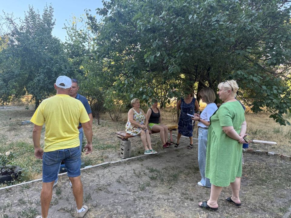 Встреча с жителями. Сегодня, 25 июля, заместитель главы администрации городского округа Иловайск Кузнецов Александр Василевич провел встречу с населением на подведомственной территории администрации городского округа...