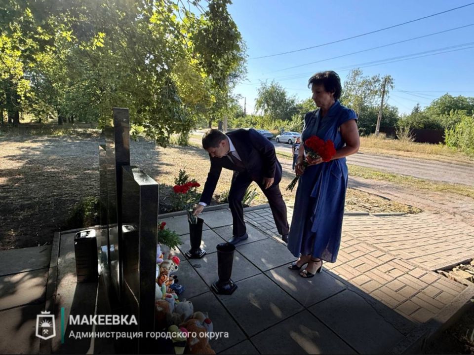 Александр Подгорный: В Макеевке состоялось возложение цветов ко Дню памяти детей – жертв войны в Донбассе