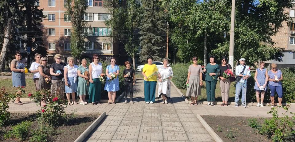 В Советском внутригородском районе городского округа Макеевка состоялось возложение цветов, приуроченное ко Дню памяти детей - жертв войны в Донбассе