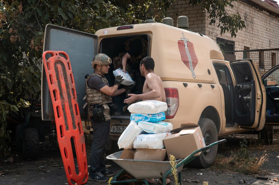 Волонтеры «Народной Дружины» привезли гумпомощь жителям Великой Новоселовки