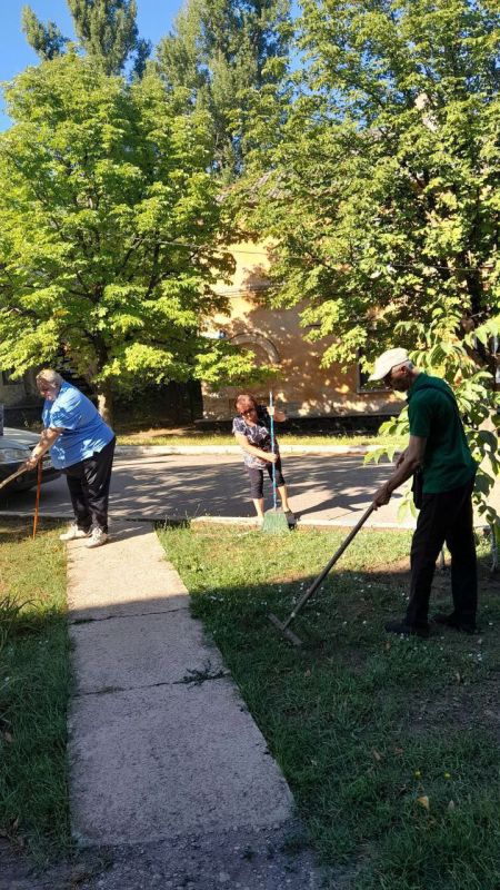 По поручению Главы ДНР Дениса Пушилина провели в внеплановый субботник