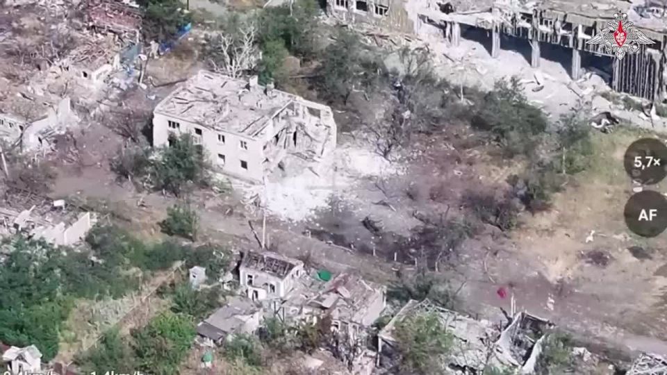 Минобороны России: Подразделения группировки войск «Центр» выбивают противника из ДНР