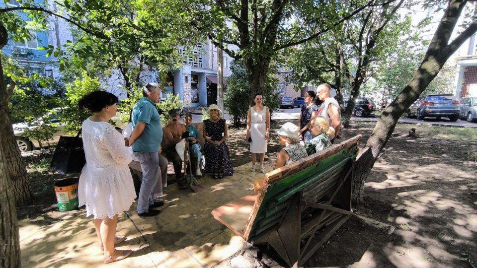 Продолжаются сходы с жителями Ленинского района города Донецка