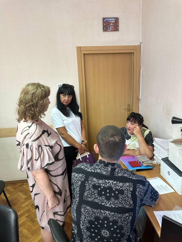 С какими вопросами обратились жители Марьинки и Красногоровки на встрече с представителем Минтруда ДНР