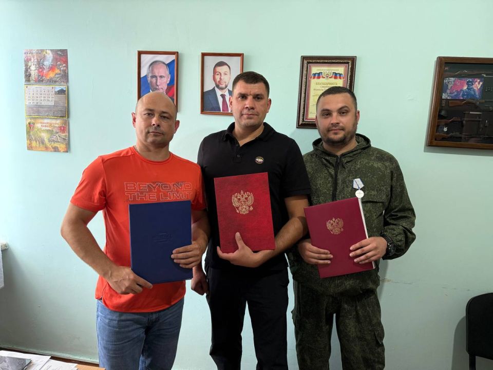 Иловайское отделение ДРОО ветеранов СВО плотно сотрудничает как с Администрацией города, так и с военнослужащими и сегодня появилась возможность собраться вместе в одном кабинете и много летнюю дружбу и практическую работу...