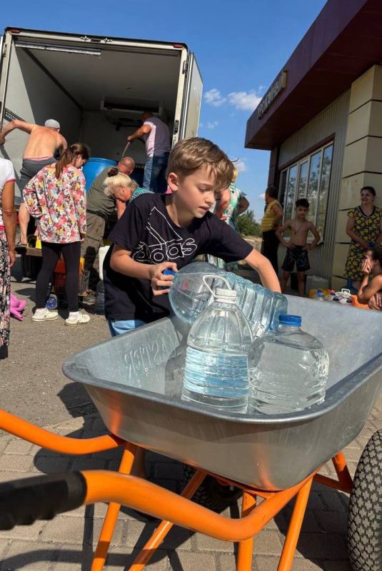 Депутаты Игорь Матрус и Павел Минаков помогли жителям Макеевки, организовав подвоз технической воды после обращений по проблемам водоснабжения