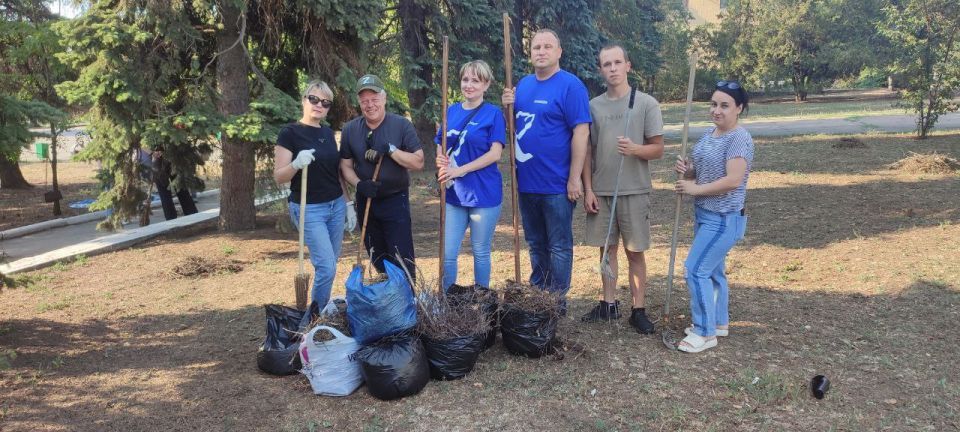 Субботник - это традиция, которая объединяет людей, дает им еще один повод сделать доброе и полезное дело, проявить свою заботу о природе, о своем родном городе