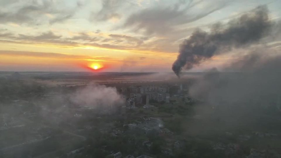 Покровск в огне: вот так сейчас выглядит город