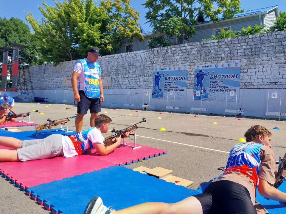 Обучающиеся ГБОУ "СШ № 22 г.о. ХАРЦЫЗСК" и ГБОУ "СШ №17 г.о. ХАРЦЫЗСК" приняли участие в финале Всероссийского марафона "Биатлон Готов к Труду и Обороне", который состоялся на базе ВДЦ "Смена"