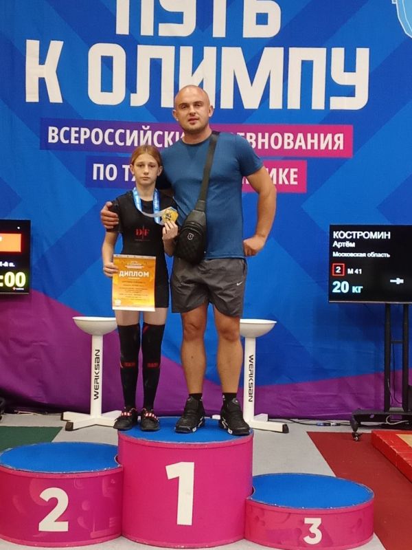 Сейчас в столице нашей Родины Москве проходят Всероссийские соревнования по тяжёлой атлетике «Путь к Олимпу»