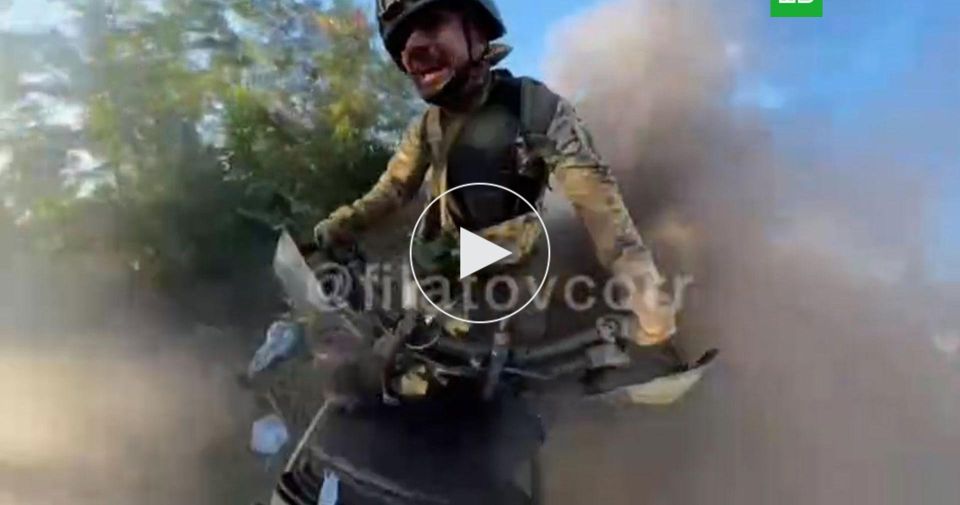 Взрыв дрона ВСУ рядом с военкором Филатовым сняли на видео
