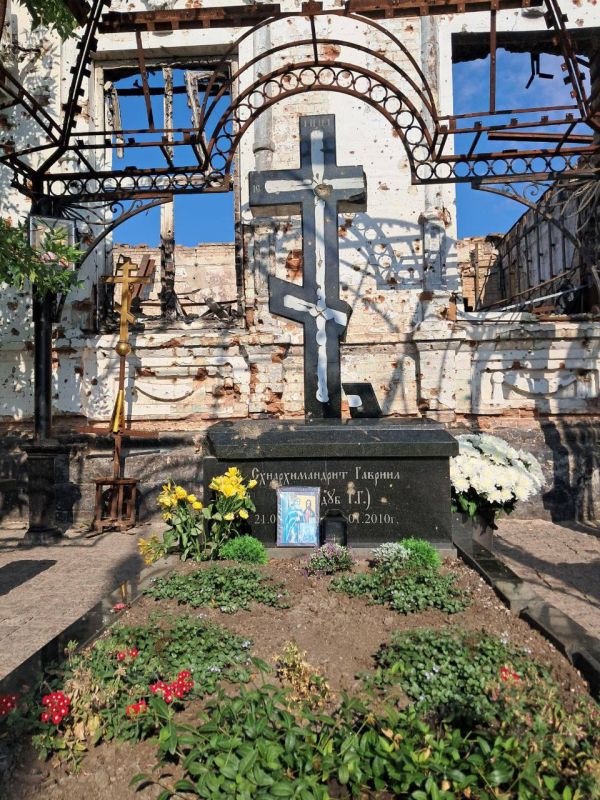 В освобожденной Павловке сегодня, в день ангела покойного отца Гаврила, прошла особенная служба в храме апостола Петра и Павла