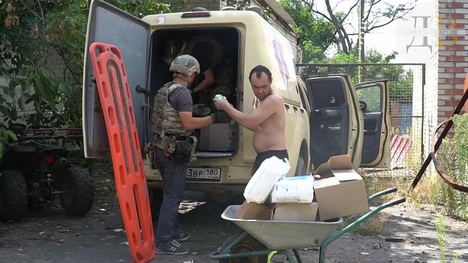 «Ни выехать не можем, ни пенсию сделать»: первые волонтеры привезли помощь в Великую Новоселку