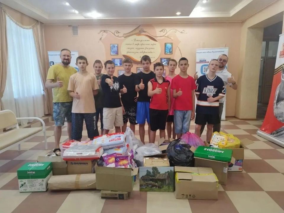 Ивановский музыкант приехал к ребятам в амвросиевский детский дом