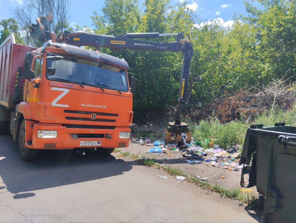 Выполнены работы по вывозу крупногабаритных накоплений мусора на контейнерных площадках по адресам: ул. Кирова, д.124, д.130; ул. Папанина, д.75; ул. Чудская, д.4, д.11; ул. Дунайская, д 16; ул. Димитрова, д.17; ул....