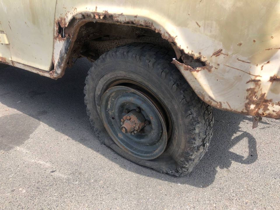 Дмитрий Астрахань: Если кто-то знает о судьбе этого УАЗика, который должен был завершить свой славный путь на рубежах Днепра, но пропал в Донецке - напишите автору поста по ссылке