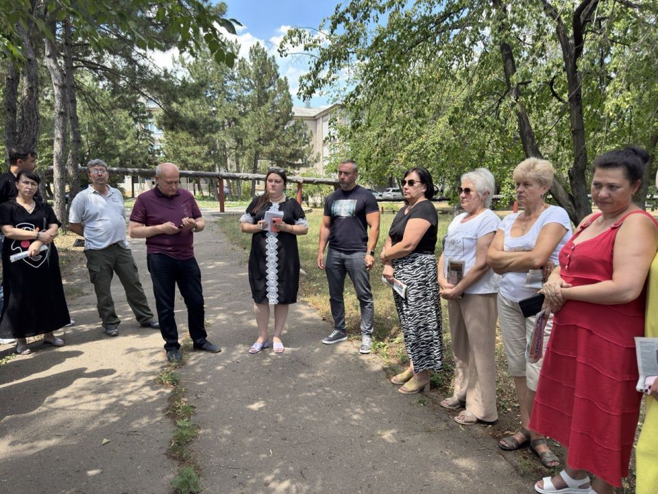 Депутаты Народного Совета ДНР фракции «Единая Россия» Марина Каплянок и Юрий Афендиков провели встречу с трудовым коллективом ГБУ ДНР «Республиканская клиническая туберкулезная больница»