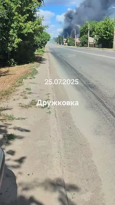 Чингис Дамбиев: Детонация склада боеприпасов боевиков киевского режима в Дружковке (ДНР) на после удара ВС РФ. 25 июля 2025 года