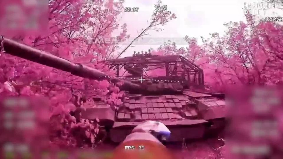 Отправка в ангар дронами на оптоволокне аж двух Т-72 ВСУ на Северском направлении