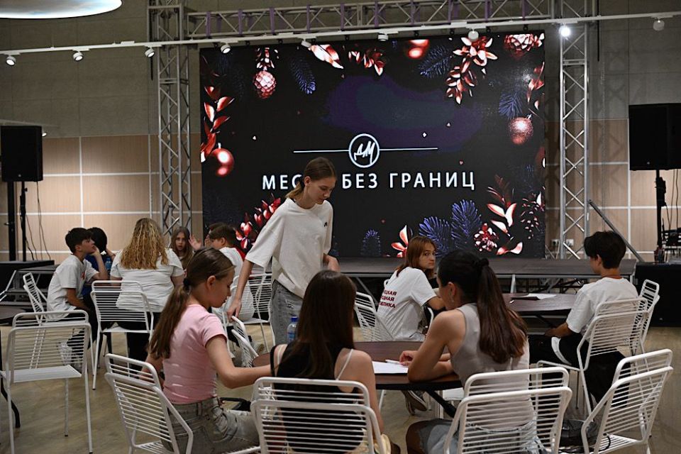 Кирилл Макаров: Министр строительства Ирек Файзуллин оценил молодежный центр в Волновахе как пример для всей страны