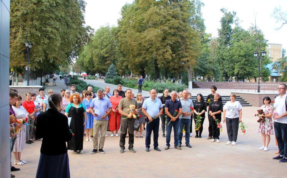 Константин Зинченко: В День памяти детей – жертв войны в Донбассе, совместно жителями Волновахского округа принял участие в акции- реквием "Ангелы Донбасса в наших сердцах"