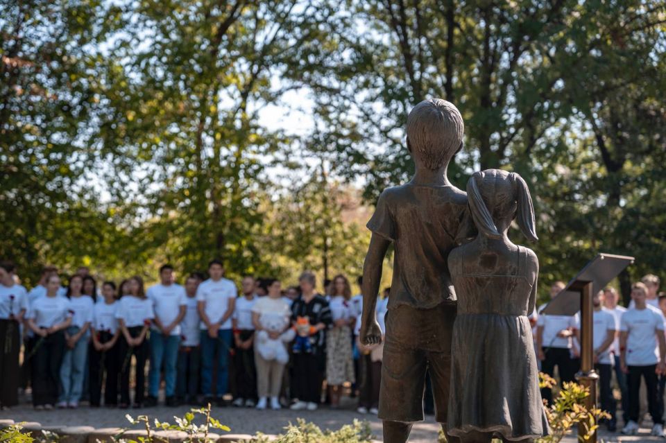 Помним каждого ангела. Возложили цветы в память о детях Донбасса, погибших в результате украинской агрессии
