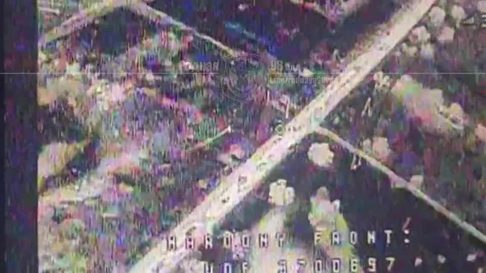 Дроноводы 215 батальона уничтожили всушный пикап в районе Часов Яра