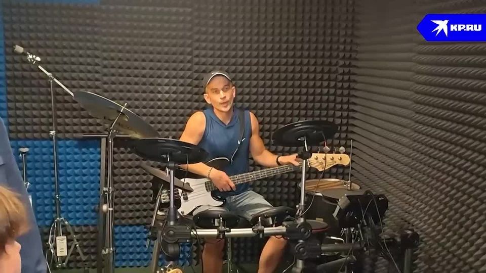 Глава Минстроя России высоко оценил восстановленный молодежный центр в Волновахе