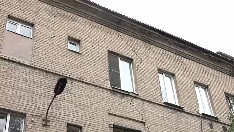 Глава ДНР Денис Пушилин и главой Минстроя РФ Иреком Файзуллиным посетили горбольницу №25 в Кировском районе Донецка