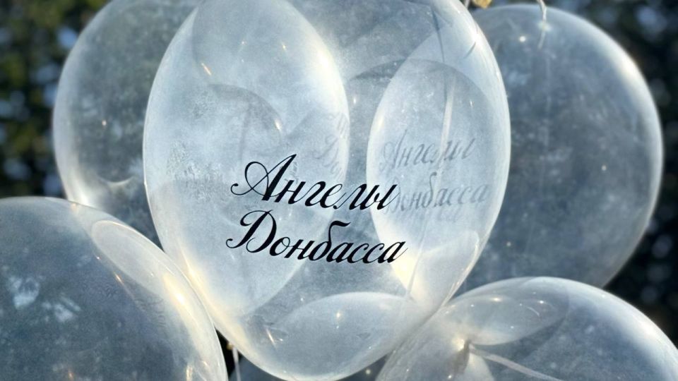 В Донецке на Аллее ангелов почтили память погибших детей Донбасса