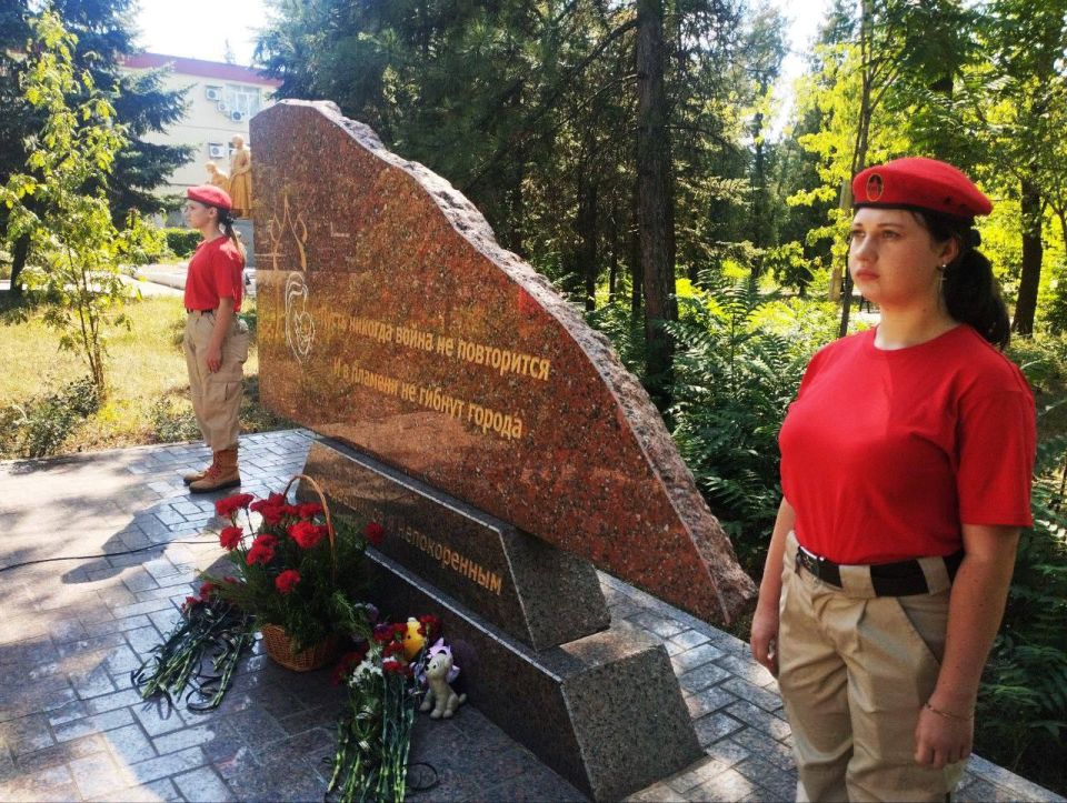 В этот день по всей Республике проходят памятные встречи и мероприятия, призванные почтить память детей — жертв войны в Донбассе