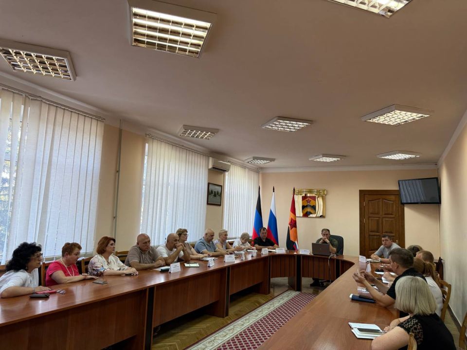 Александр Шатов: Выполняя поручение Главы ДНР Дениса Пушилина в Шахтерском округе была создана межведомственная рабочая группа по вопросам охраны здоровья граждан