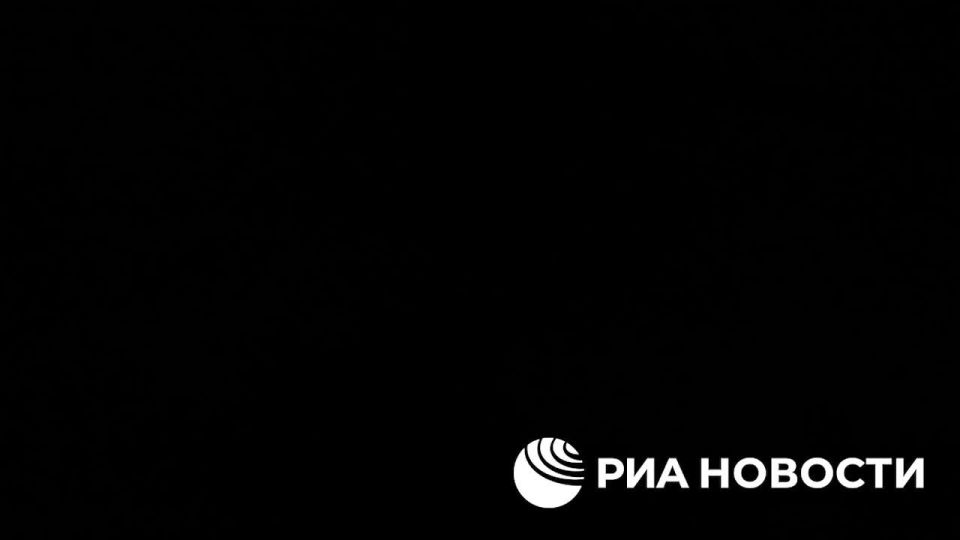 Электричество пропало в нескольких районах Донецка после звуков взрывов, ПВО отражает атаку БПЛА, передает корреспондент РИА Новости