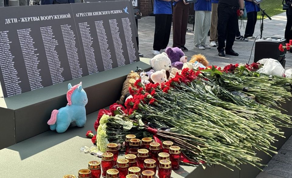 На площади ДНР в Москве прошла ежегодная акция-реквием памяти детей – жертв вооруженной агрессии киевского режима