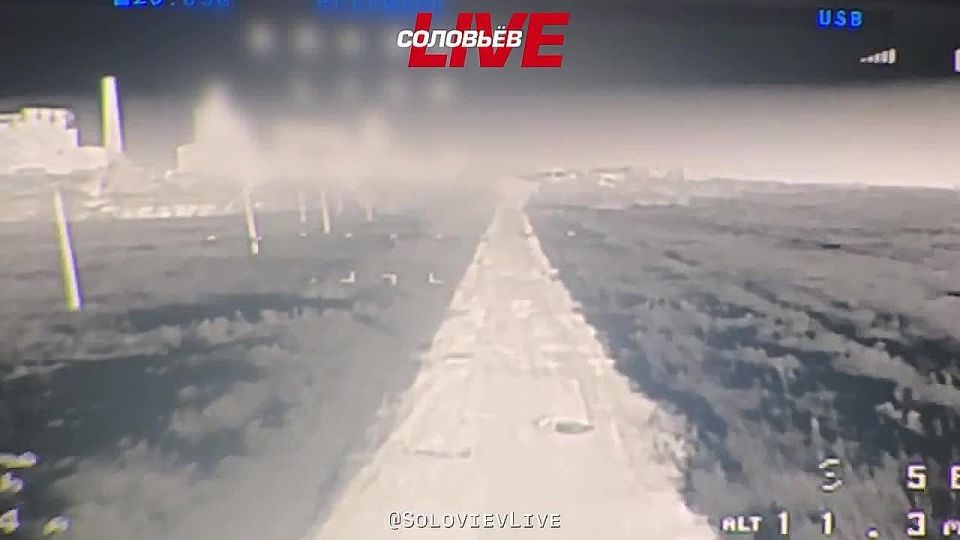 Оператор БПЛА ликвидировал ВСУ-шника, который пытался уничтожить наш FPV-дрон