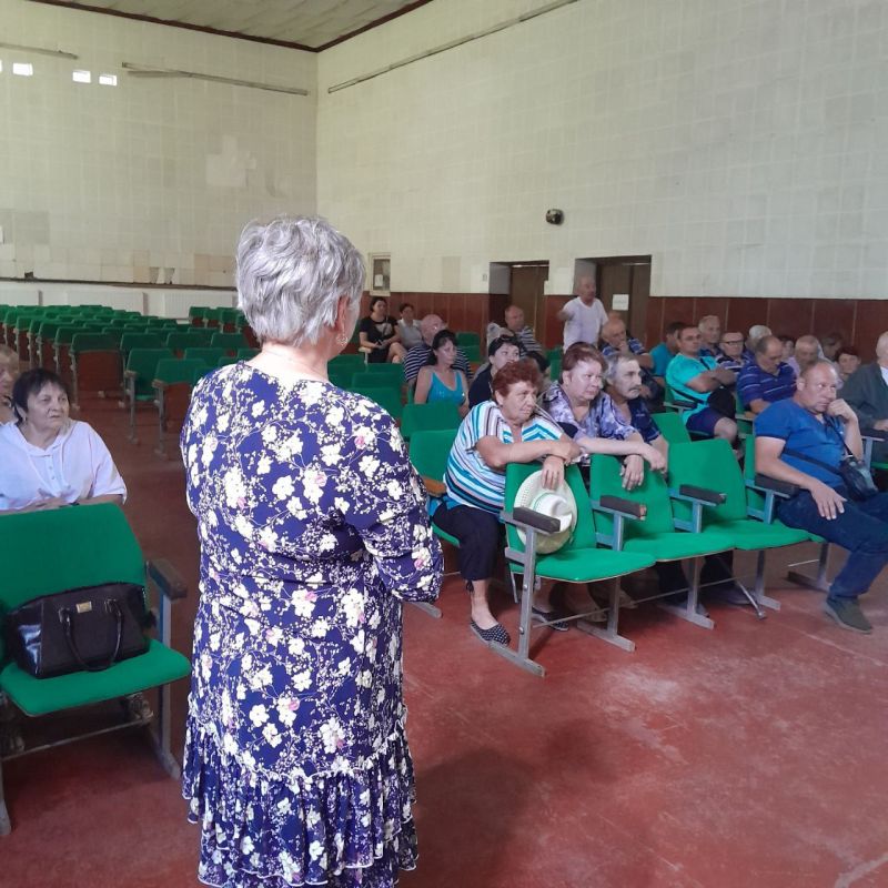 Начальник Красноармейского территориального отдела Администрации Новоазовского муниципального округа Ирина Дяченко провела встречу с жителями села Красноармейское