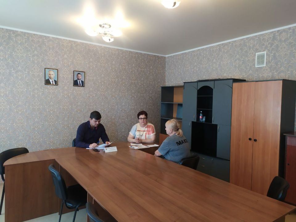 Сегодня, 28 июля 2025 года Врип Главы муниципального образования городской округ Торез Артем Чесноков провел прием населения по личным вопросам