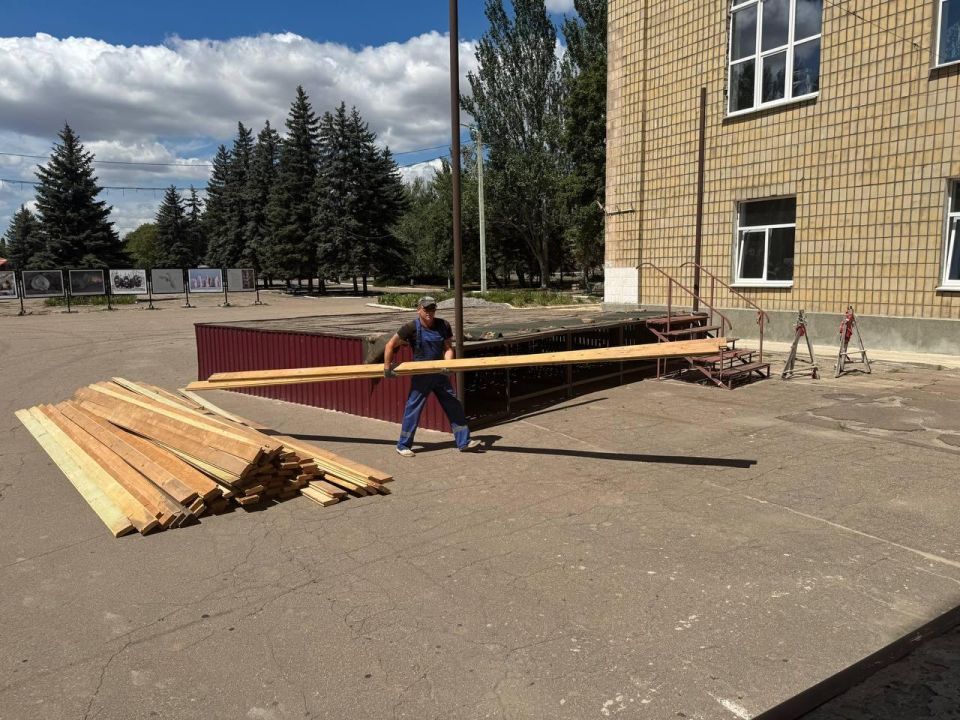 Благодаря Владимирской области в Кировском завершены подготовительные работы для установки концертной площадки